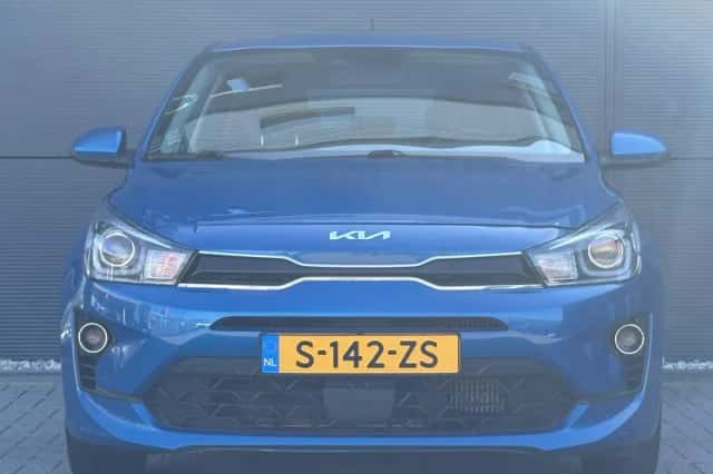 Kia Rio (2023) thumbnail 2