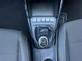 Kia Rio (2023) thumbnail 23