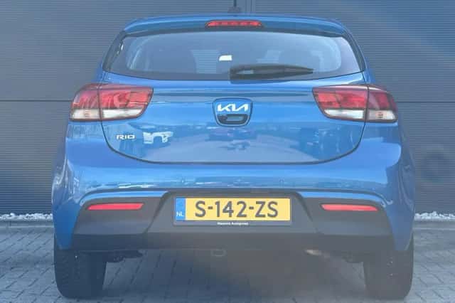 Kia Rio (2023) thumbnail 5