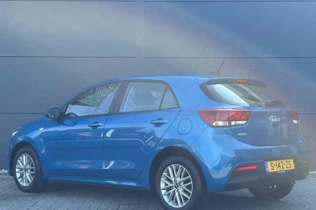 Kia Rio (2023) thumbnail 6