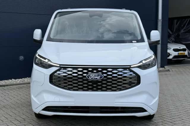 Ford E-Transit (2026) thumbnail 3