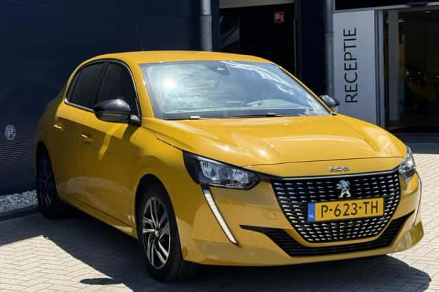 Peugeot 208 (2022) thumbnail 3