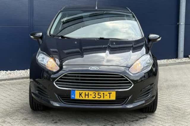 Ford Fiesta (2014) thumbnail 2