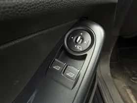 Ford Fiesta (2014) thumbnail 11