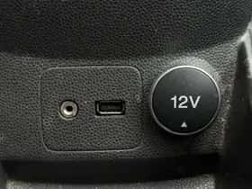 Ford Fiesta (2014) thumbnail 12