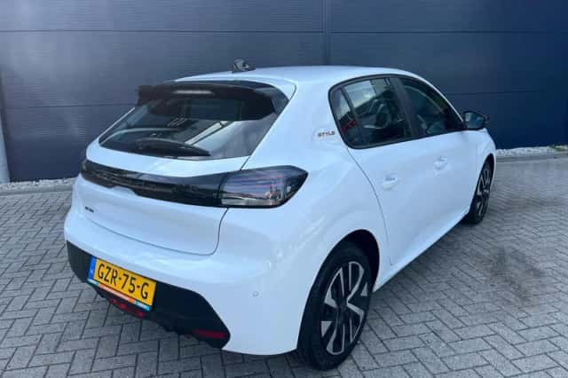 Peugeot 208 (2025) thumbnail 3