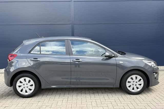 Kia Rio (2021) thumbnail 3