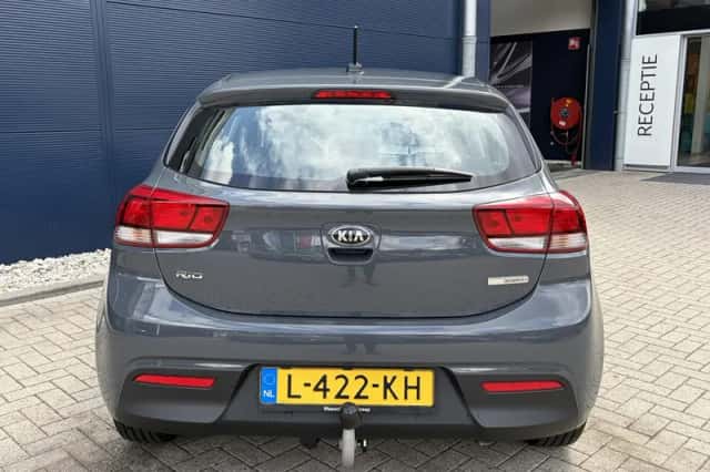 Kia Rio (2021) thumbnail 6