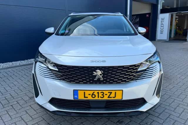 Peugeot 3008 (2021) thumbnail 2