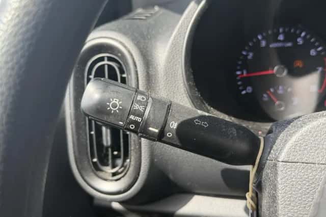 Kia Picanto (2018) thumbnail 16