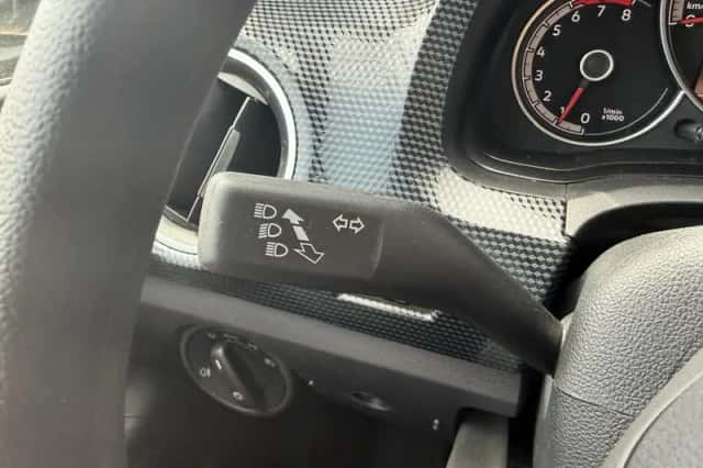 Volkswagen Up! (2020) thumbnail 13