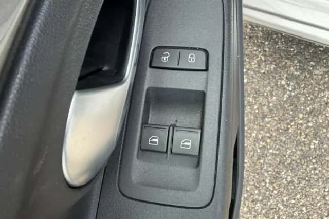 Volkswagen Up! (2020) thumbnail 9