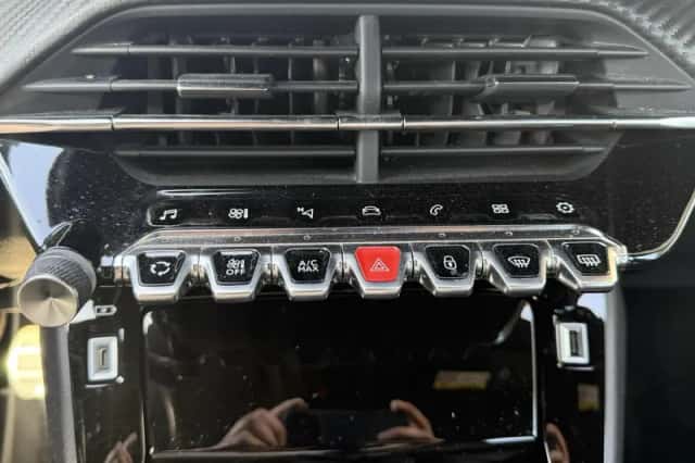 Peugeot 208 (2021) thumbnail 23