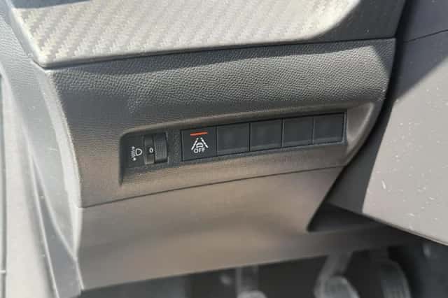 Peugeot 208 (2023) thumbnail 11