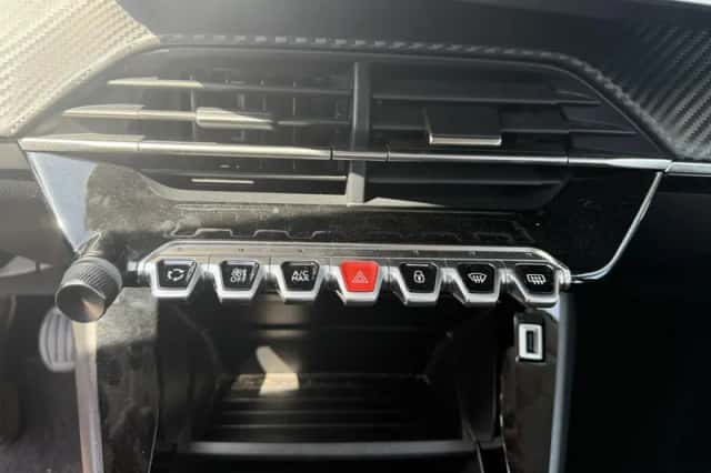 Peugeot 208 (2023) thumbnail 17