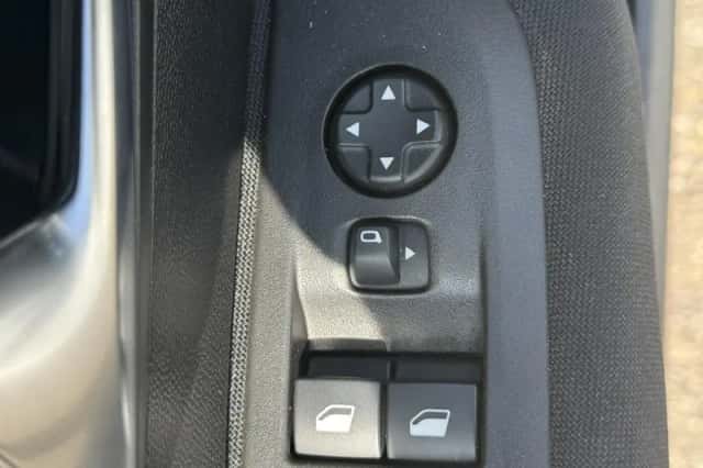 Peugeot 208 (2023) thumbnail 8