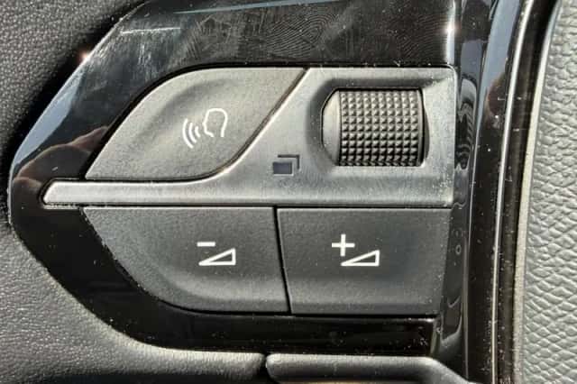 Peugeot 208 (2023) thumbnail 9