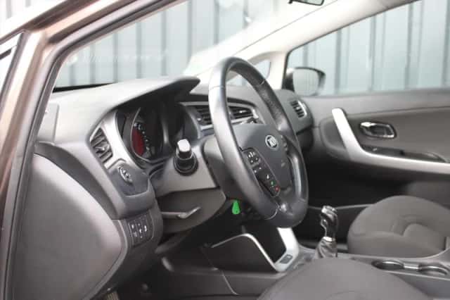 Kia Cee'd (2018) thumbnail 12