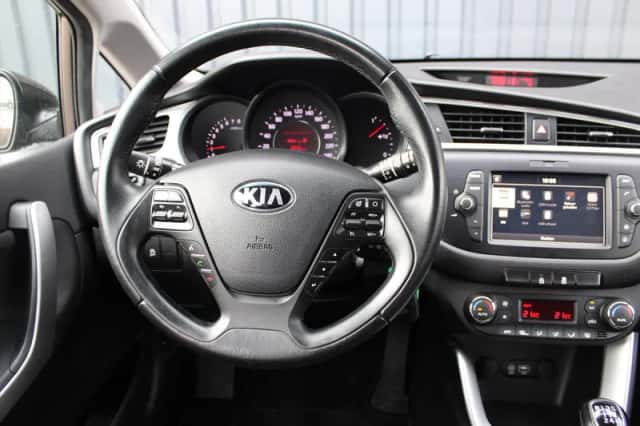 Kia Cee'd (2018) thumbnail 10