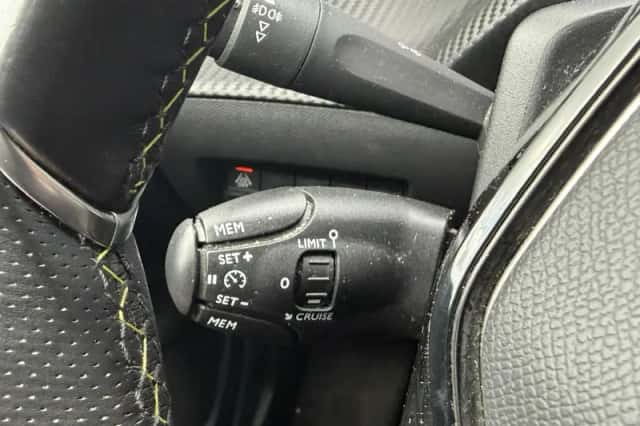Peugeot 2008 (2021) thumbnail 18