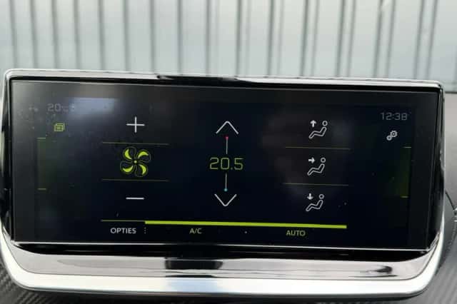 Peugeot 2008 (2021) thumbnail 22