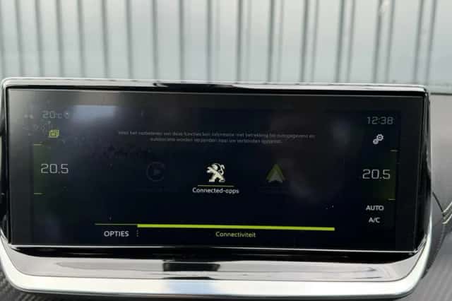 Peugeot 2008 (2021) thumbnail 26