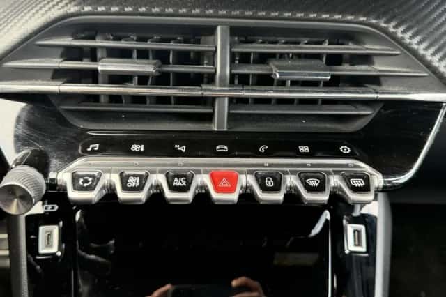 Peugeot 2008 (2021) thumbnail 30