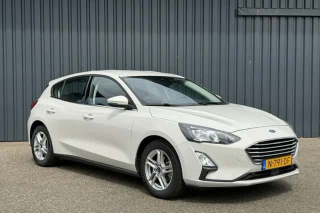 Ford Focus (2021) thumbnail 2