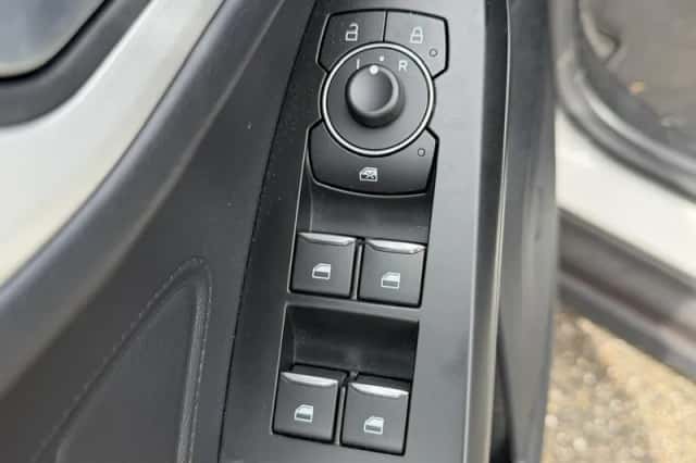 Ford Focus (2021) thumbnail 12