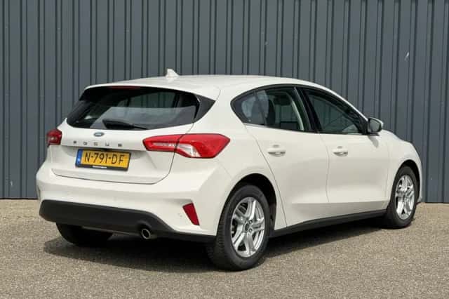 Ford Focus (2021) thumbnail 3