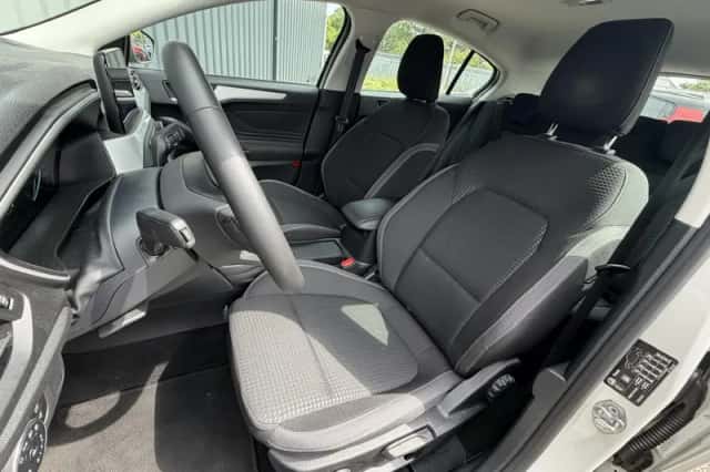 Ford Focus (2021) thumbnail 6
