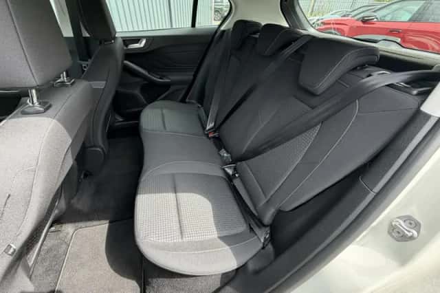 Ford Focus (2021) thumbnail 8