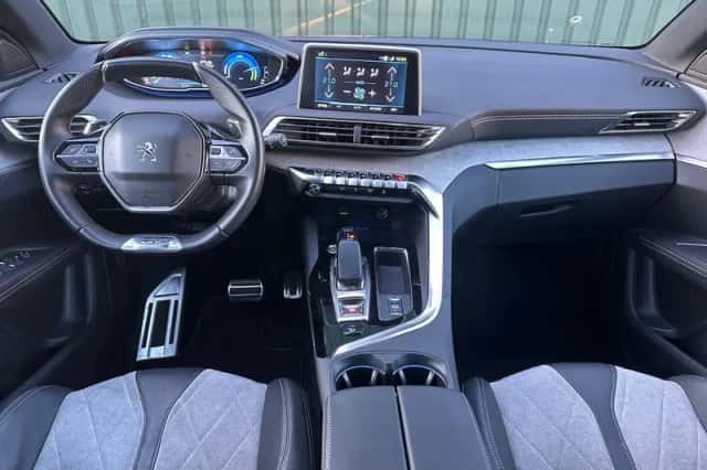 Peugeot 3008 (2020) thumbnail 18