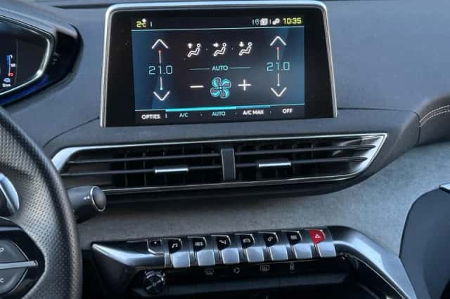Peugeot 3008 (2020) thumbnail 23