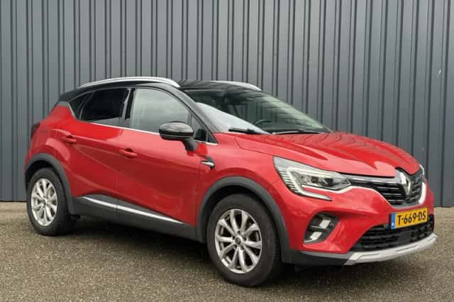Renault Captur (2020) thumbnail 2