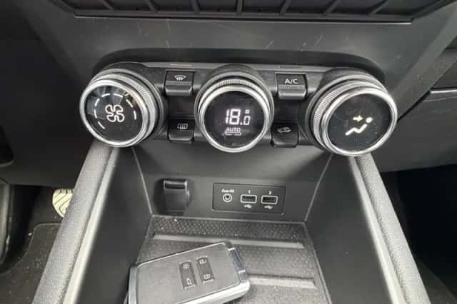 Renault Captur (2020) thumbnail 32