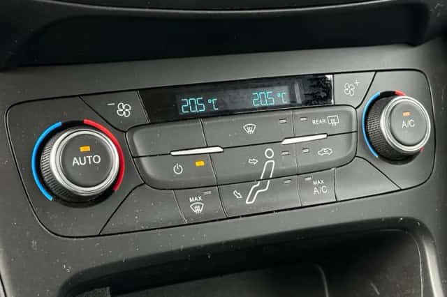 Ford Focus (2018) thumbnail 23