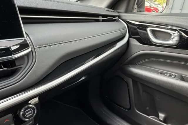 Jeep Compass (2022) thumbnail 28