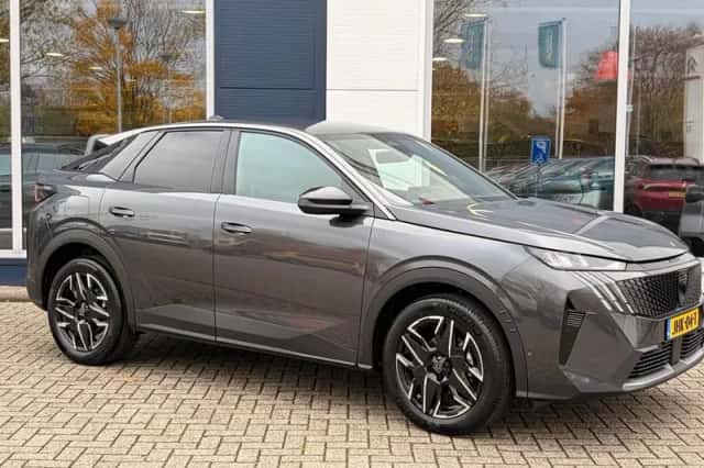 Peugeot 3008 (2025) thumbnail 2