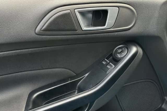 Ford Fiesta (2017) thumbnail 25