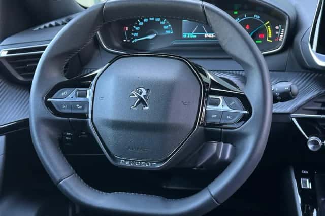 Peugeot e-2008 (2023) thumbnail 10