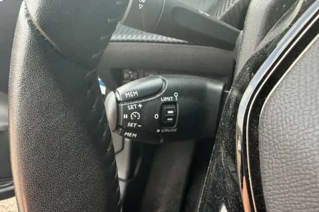 Peugeot 208 (2021) thumbnail 10