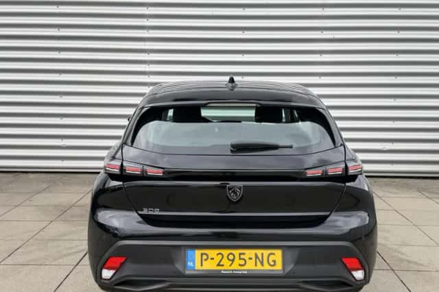 Peugeot 308 (2022) thumbnail 10
