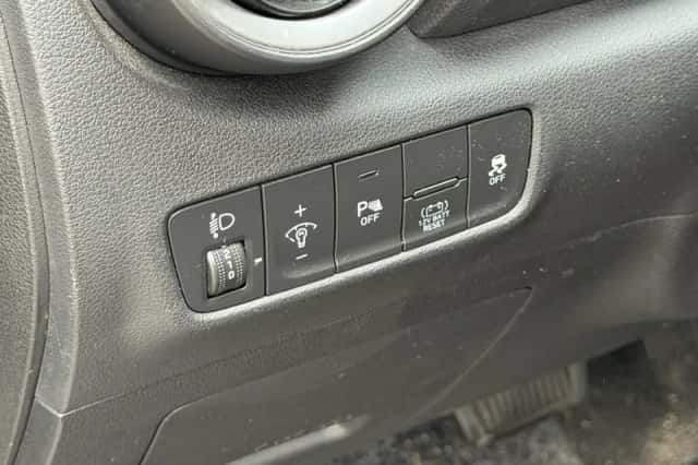 Hyundai Kona (2021) thumbnail 12