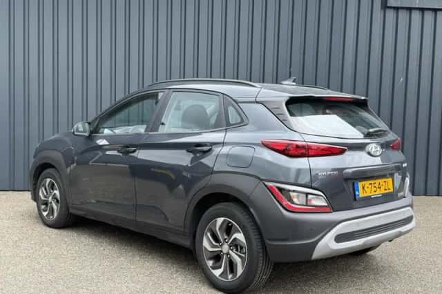 Hyundai Kona (2021) thumbnail 4