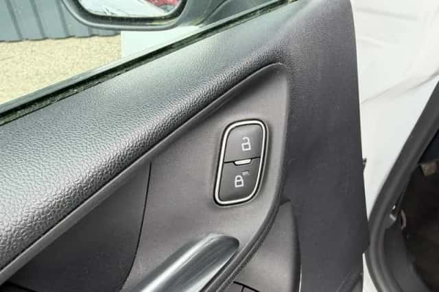 Ford Fiesta (2021) thumbnail 12