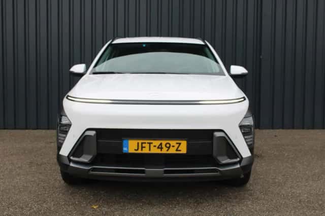 Hyundai Kona (2023) thumbnail 3