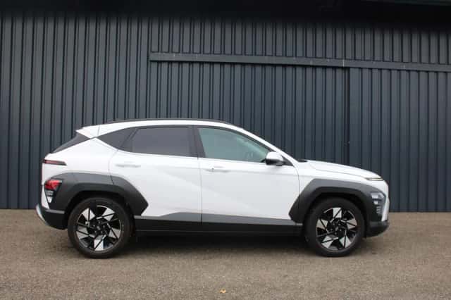 Hyundai Kona (2023) thumbnail 4