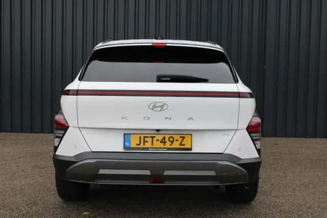 Hyundai Kona (2023) thumbnail 5