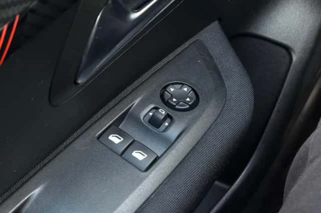 Peugeot 208 (2021) thumbnail 30
